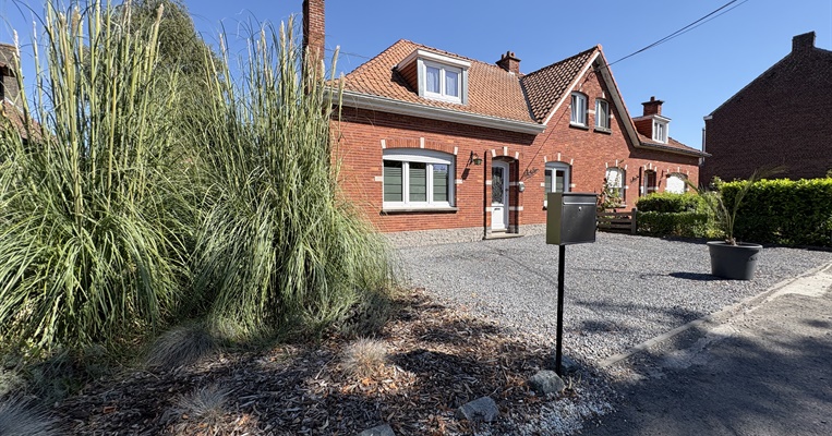Maison 3 façades vendu Dottignies